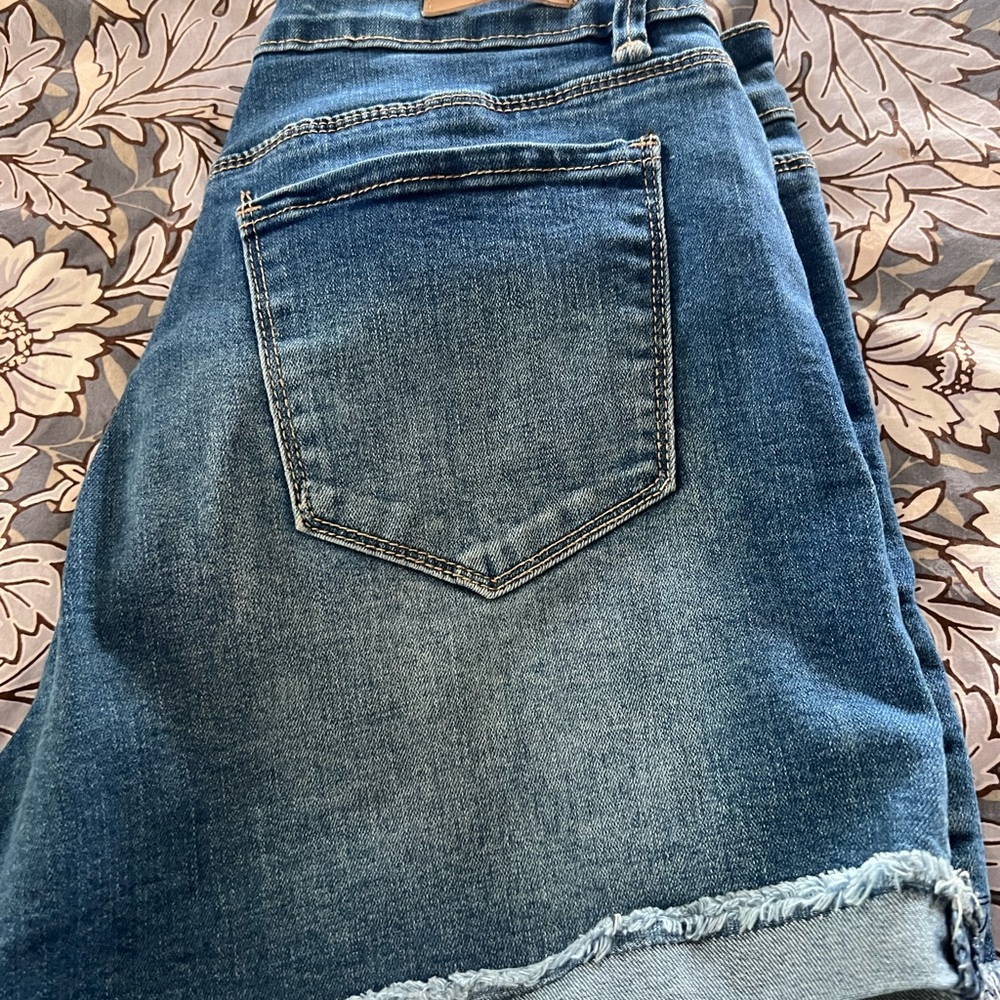 Midrise denim shorts. These are very stretchy